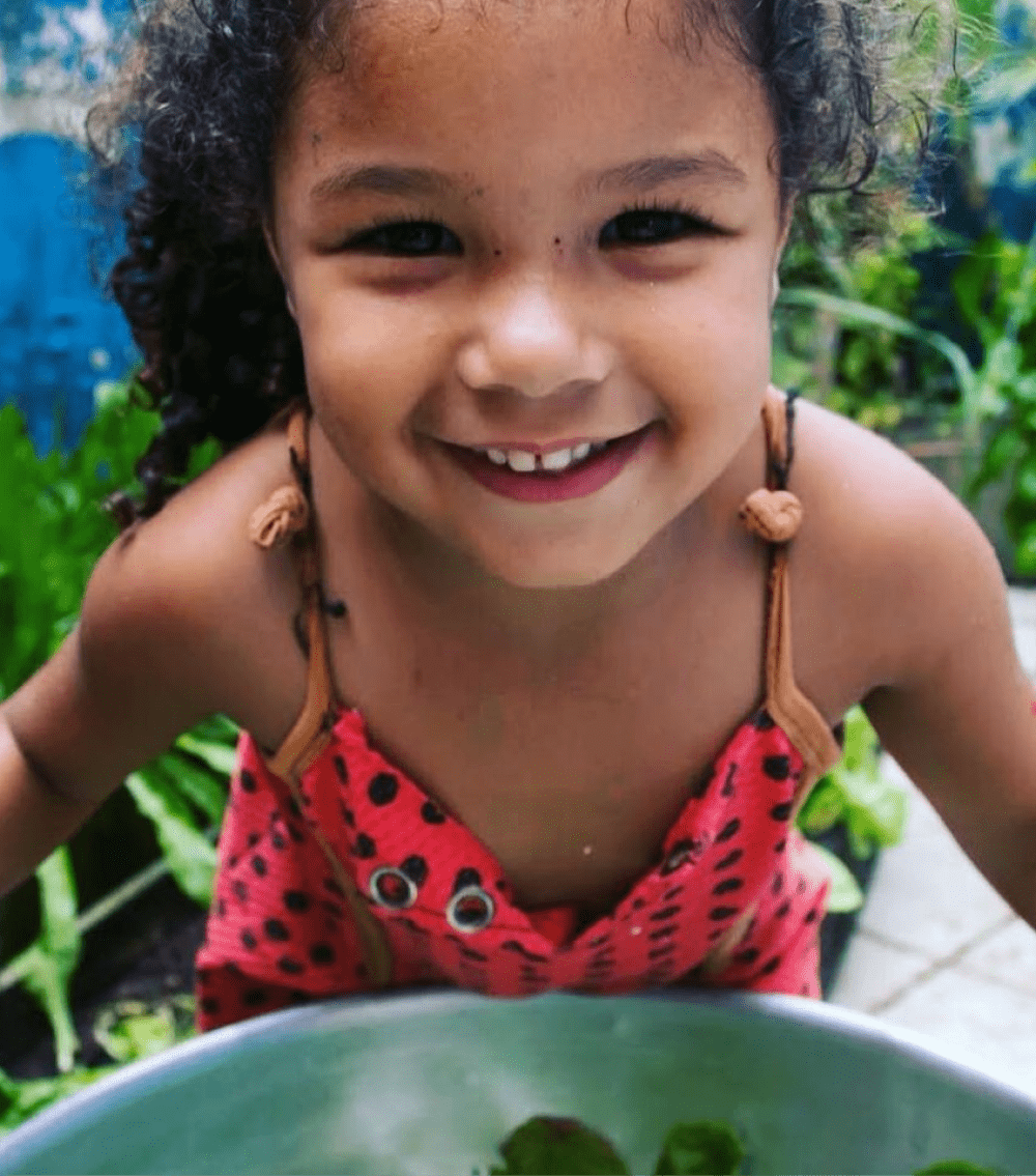 Imagem de uma criança sorrindo